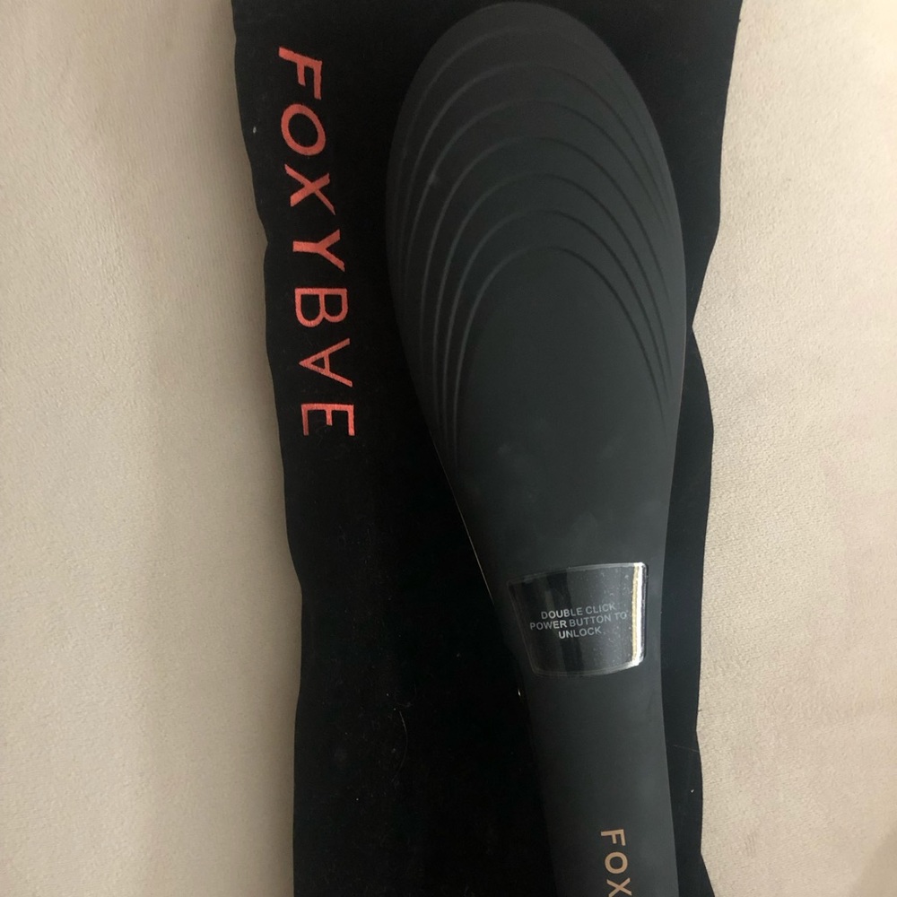 FoxyBae straightening brush